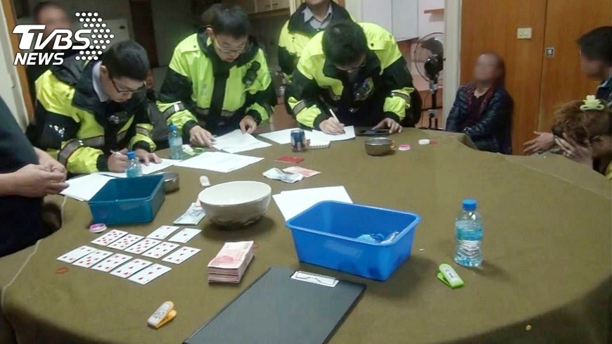 十八仔賭場隱身住宅大樓 警逮23人