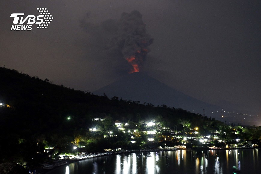 快訊/印尼阿貢火山噴發 火山灰達數千公尺高