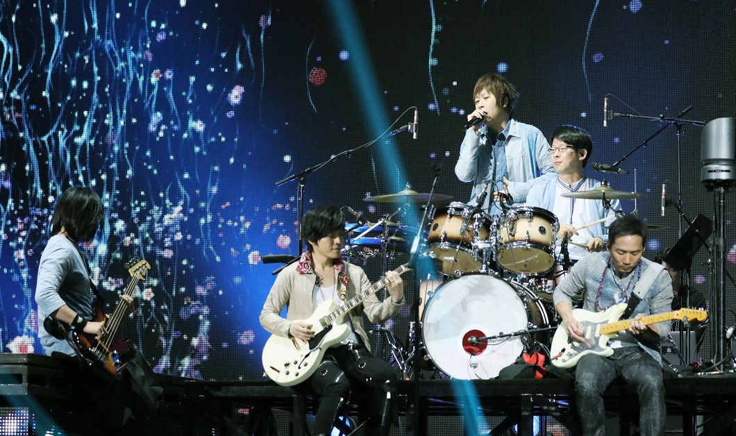 五月天演唱會起火!「爆火光」畫面曝光