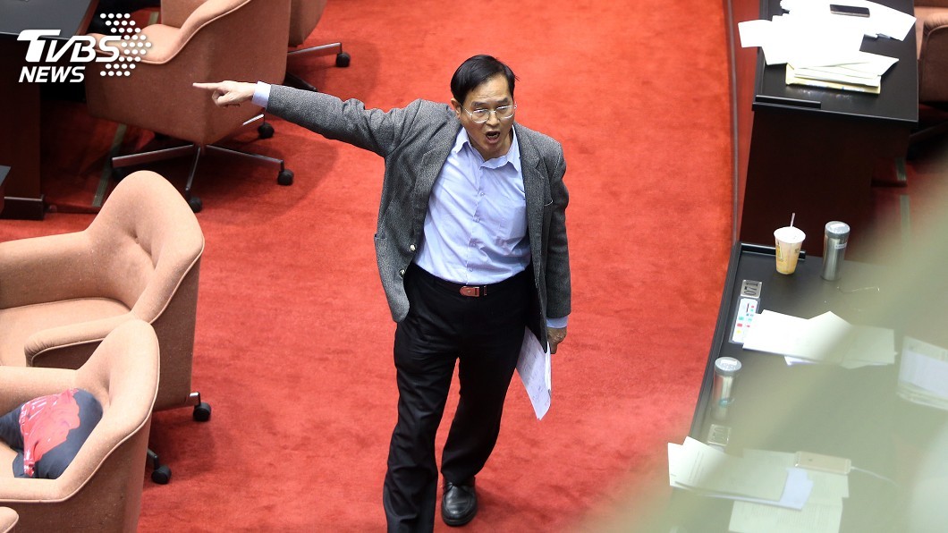 鄭天財稱「戒嚴為保護台灣」 黃揚明嗆豬隊友:自殘式攻擊