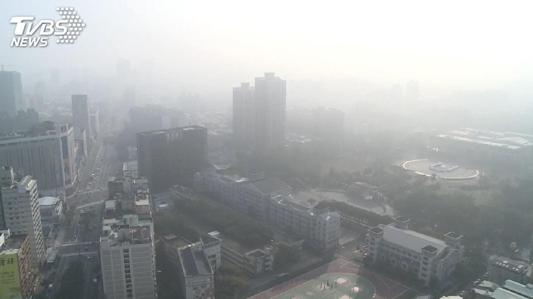 西部空污紅色警戒「燒焦味」持續惡化 小年夜雨灌全台