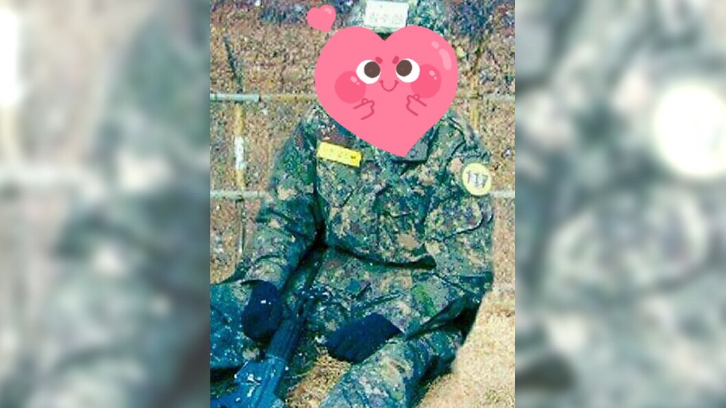 金秀賢當兵照曝光! 趴地射擊還是好帥