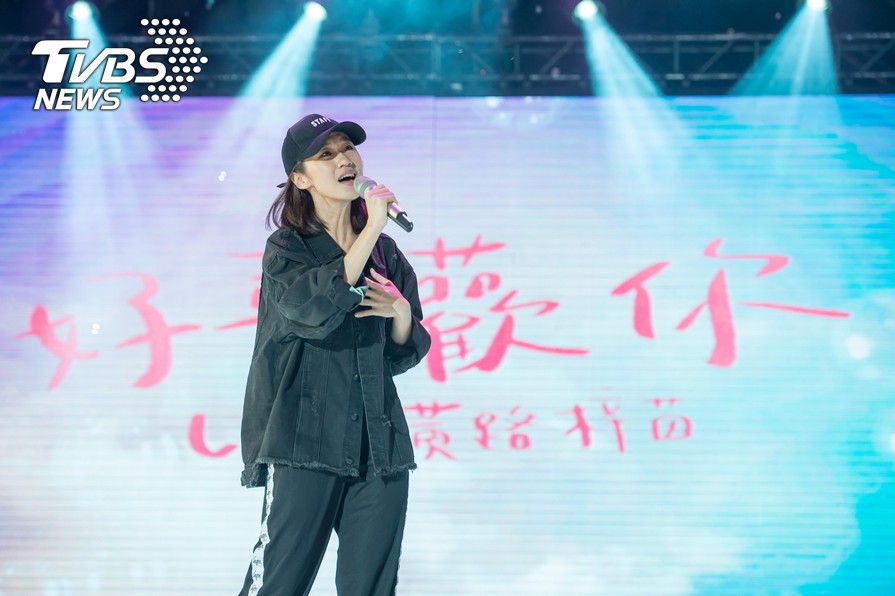 《巨星耶誕演唱會》15日登場　「她們」彩排曝光歌單