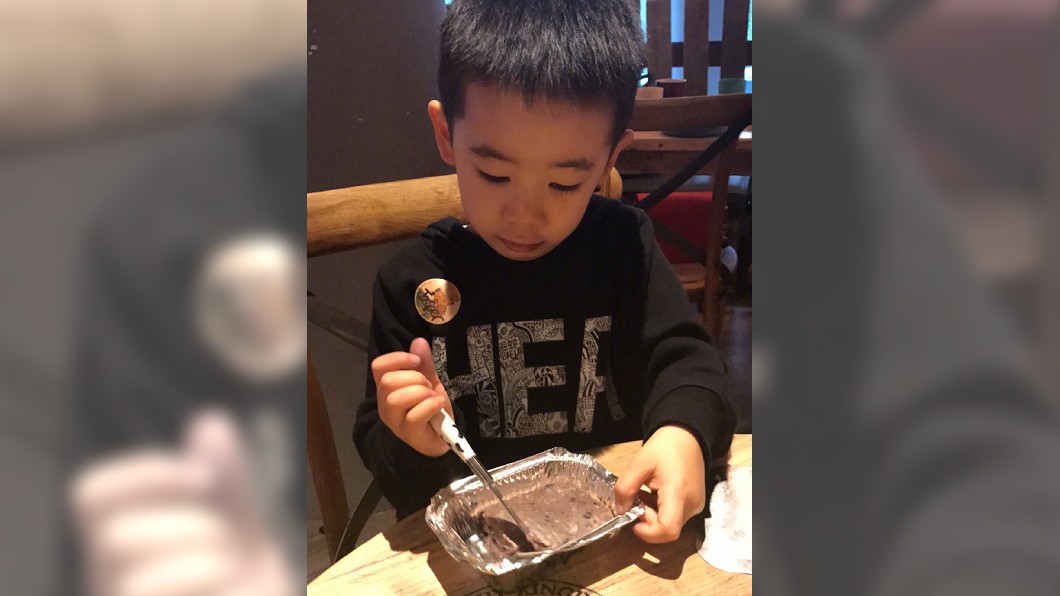 Jasper脫了化身小當家 應采兒:會做飯最靠譜