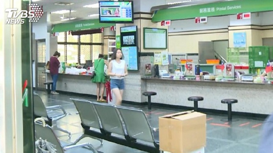 小孩郵局狂抽號碼牌 媽媽超神教育被推爆