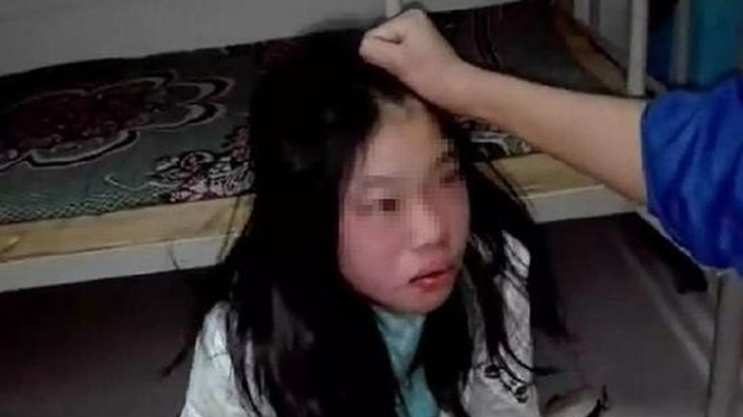 被懷疑當「抓耙子」　國中妹遭7女逼下跪踩臉呼巴掌