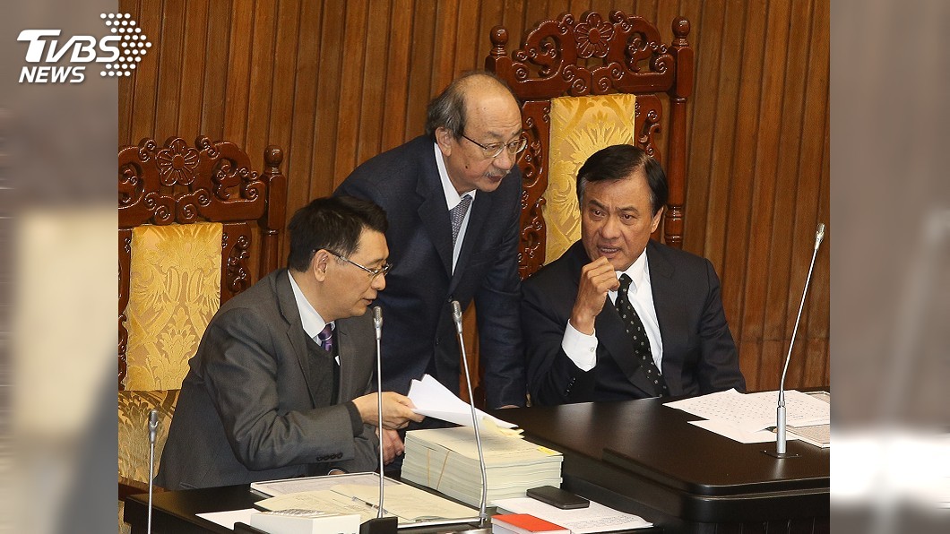 二讀通過! 立院審議放寬7休1把關機制