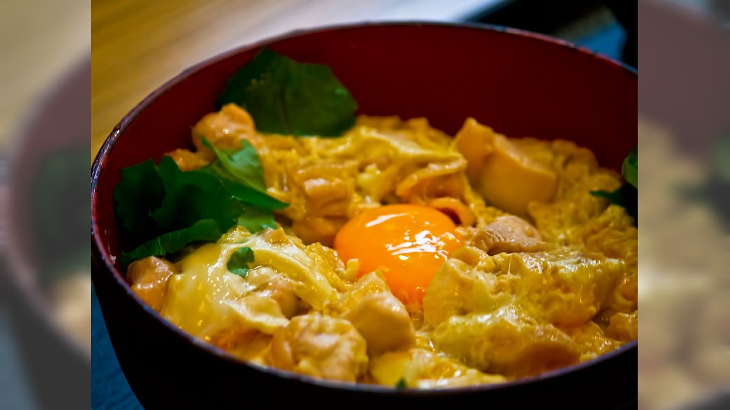爽吃「親子丼」 男婚後再娶18歲「女兒」
