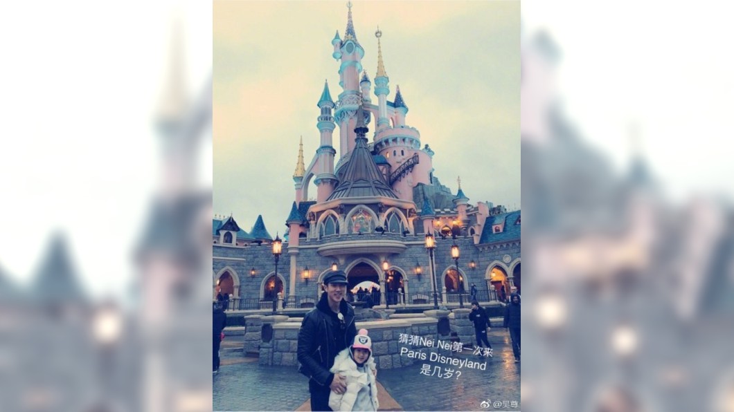 吳尊帶一家人樂遊巴黎 告白老婆:男人背後最偉大的女人