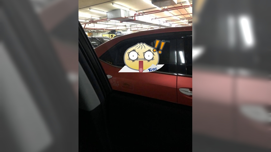 停車看到這一幕嚇到爆粗口　網譙：車被砸剛好