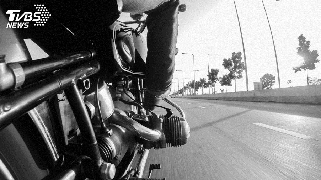 自爆愛飆車 無照騎士撞死路人判囚1年