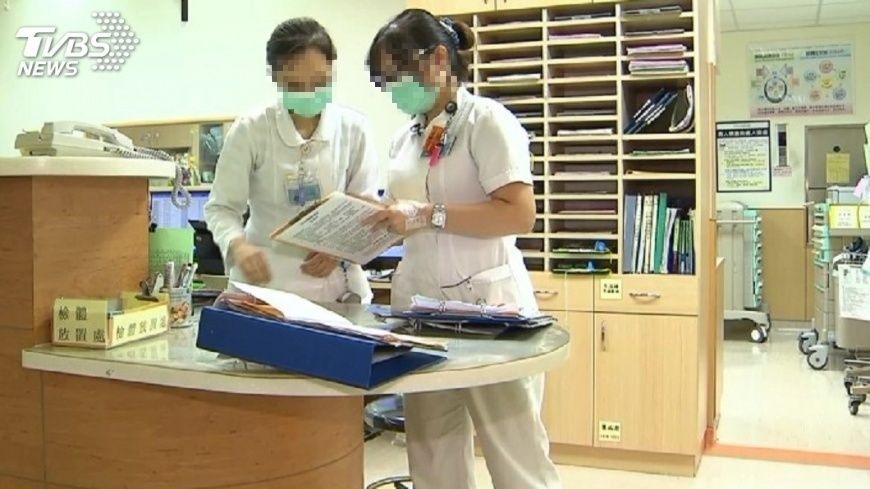 被要求兼行政! 護理長LINE主管「累了」遭降職解雇