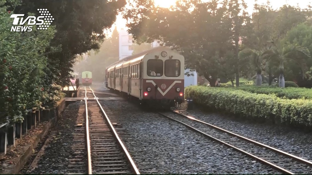 快訊／阿里山小火車出軌　森鐵週一停駛檢修