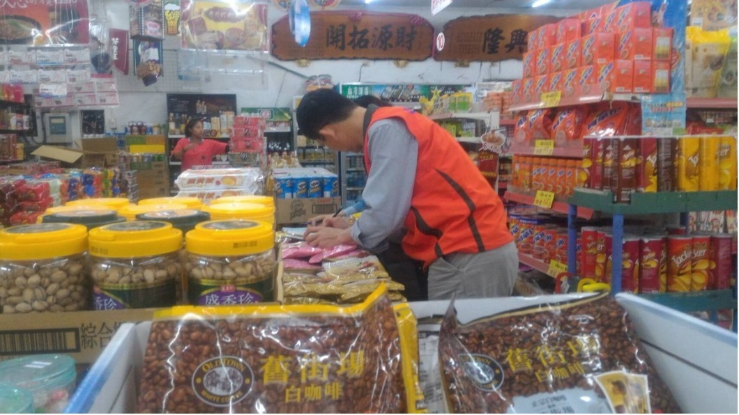 圖/高雄衛生局稽查年節食品