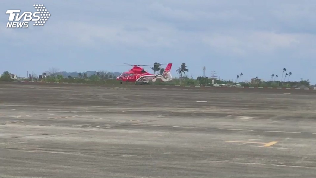 快訊/緊急異常燈號亮 黑鷹直升機迫降林園