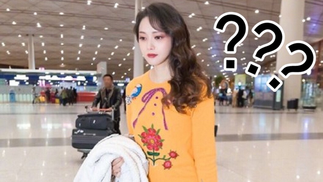 女星頂鬼魅妝金光閃閃現身機場 P圖太猛網驚:這誰啊?