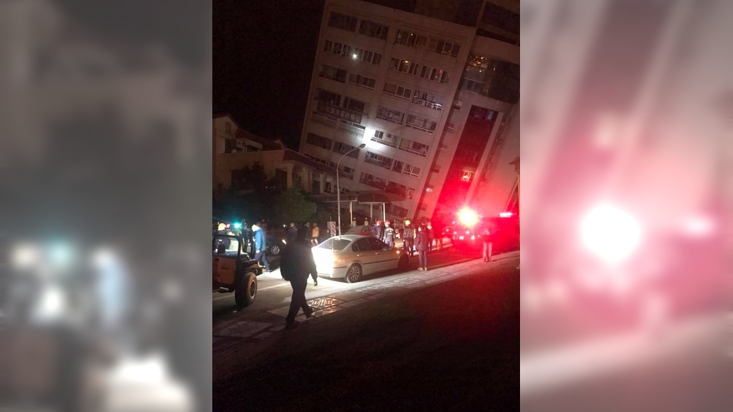 花蓮翠堤大樓倒塌 樓身傾斜45度住戶窗邊喊救