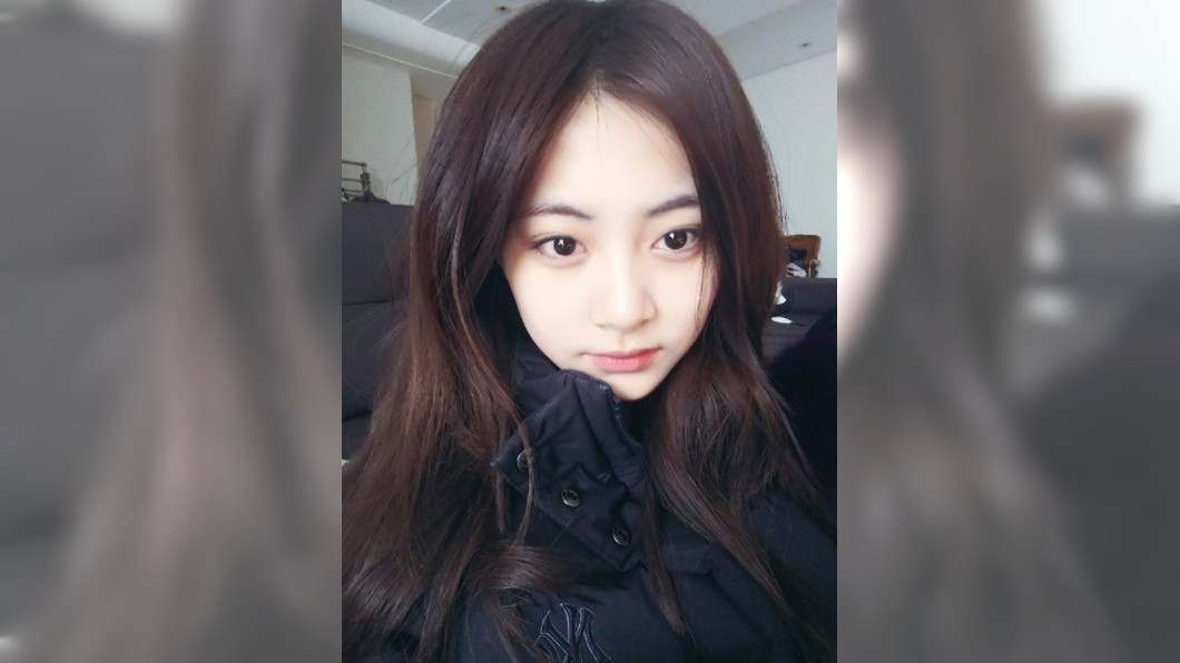 周子瑜頂素顏眼袋 越洋替花蓮祈福