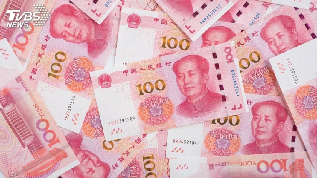 沒在怕!土豪姐提1780萬現金路邊等車驚呆巡邏警