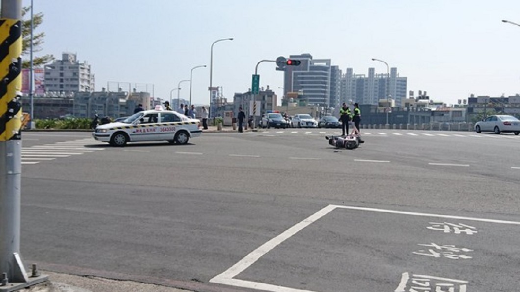 駕駛路考衰遇三寶嬤 網憂:這要被扣幾分?