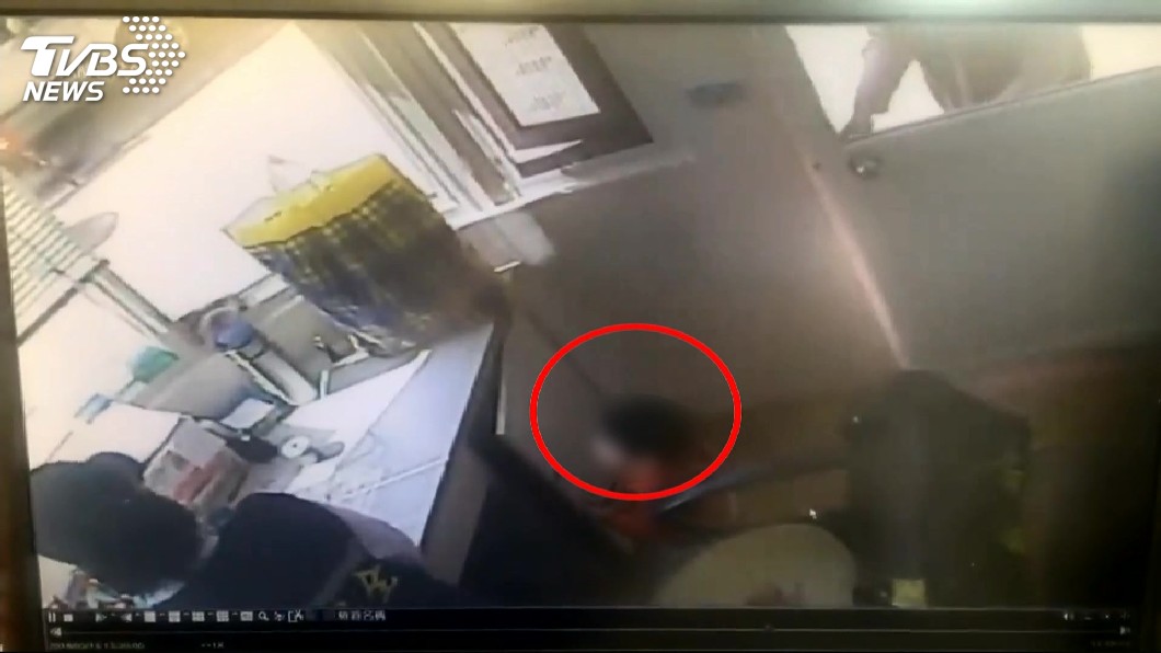媽媽不要走!夫妻吵架 1歲童遭棄警衛室
