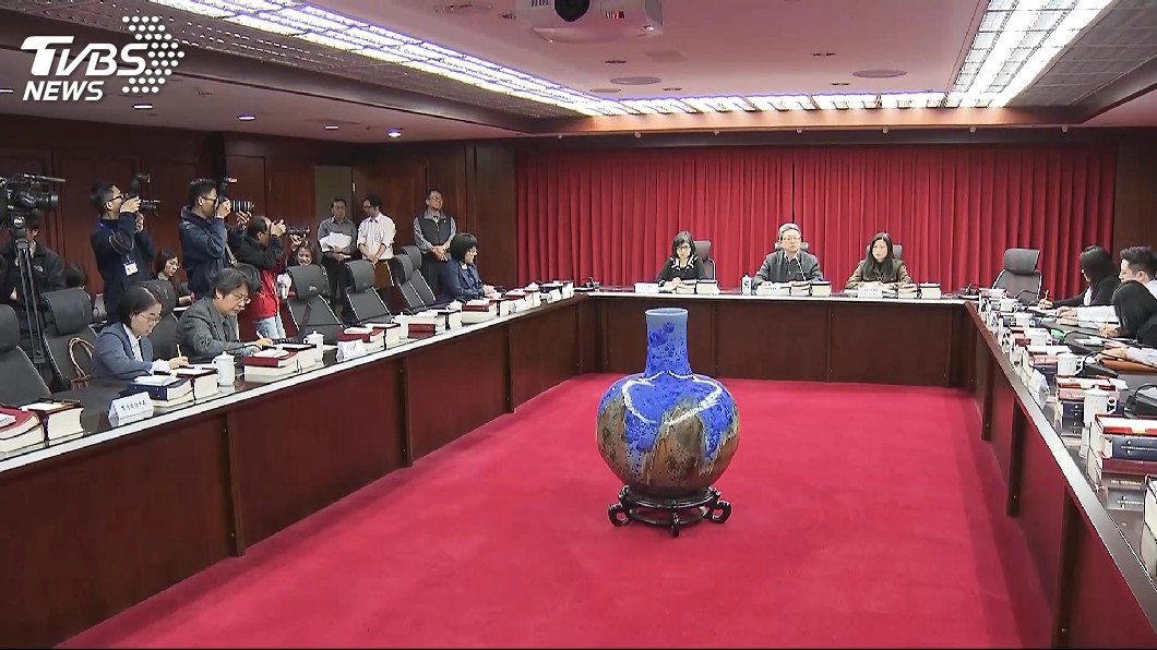 T怪客踢新聞／衛生紙政治　一扯就破