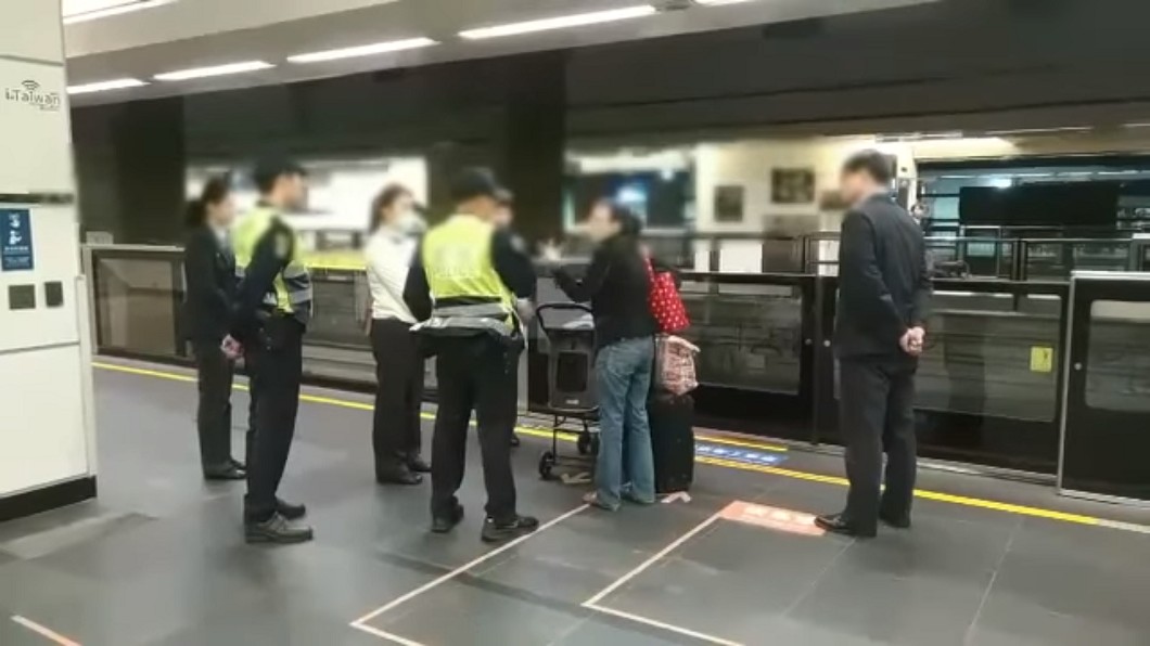 寵物推車上高鐵遭欄 婦不滿嗆:8年來都這樣!