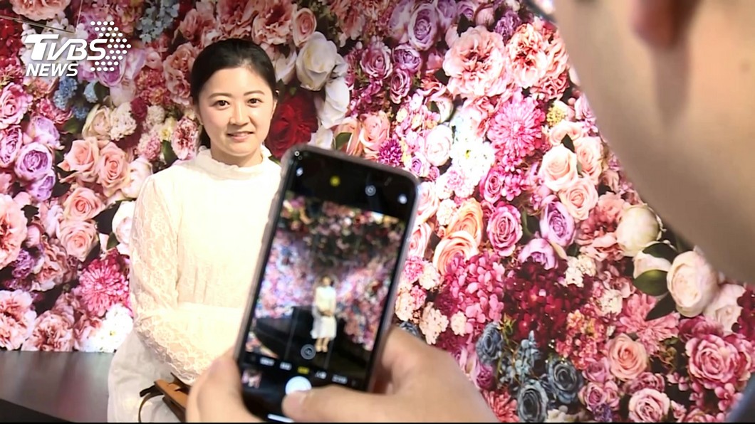 滿屋子花「拍網紅照」 景觀餐廳拚新哏攬客