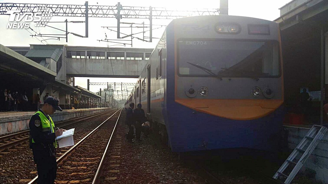 旅客疑月台掉落遭撞　台鐵區間車延誤27分