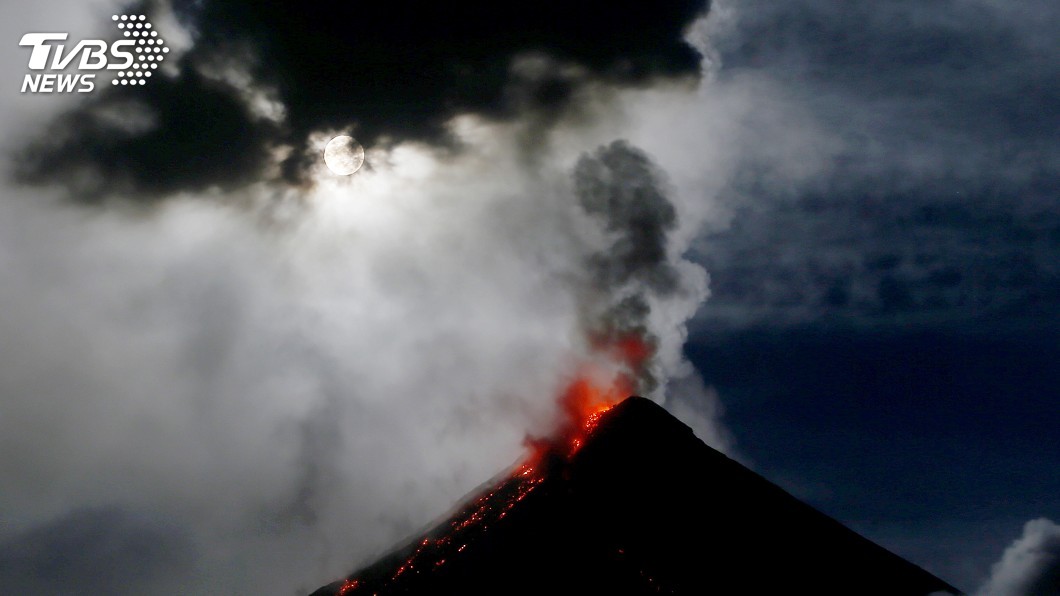 菲律賓馬永火山趨緩　調降警戒等級