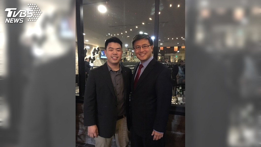 江俊輝團隊幕僚余徹銘 聽王力宏學中文