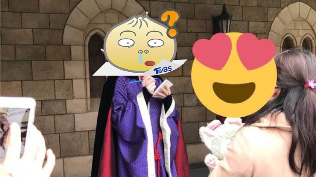 去迪士尼遇見她!傲嬌反應讓遊客「被虐」得好樂