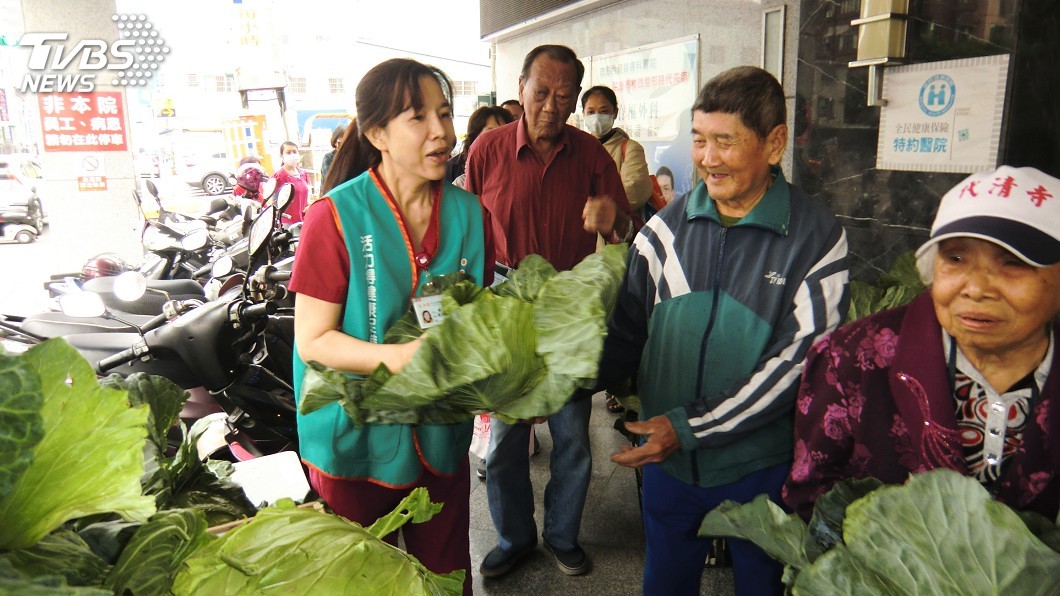 幫助菜農 醫院採購高麗菜免費送