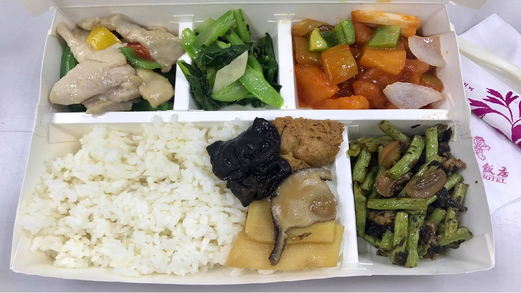 便當「5菜1飯」250元 她問:沒放主菜?