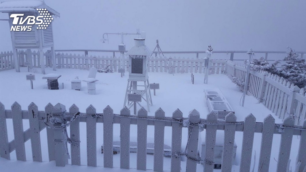 北台濕冷連下7天雨 玉山「初雪時間曝」有望堆雪人