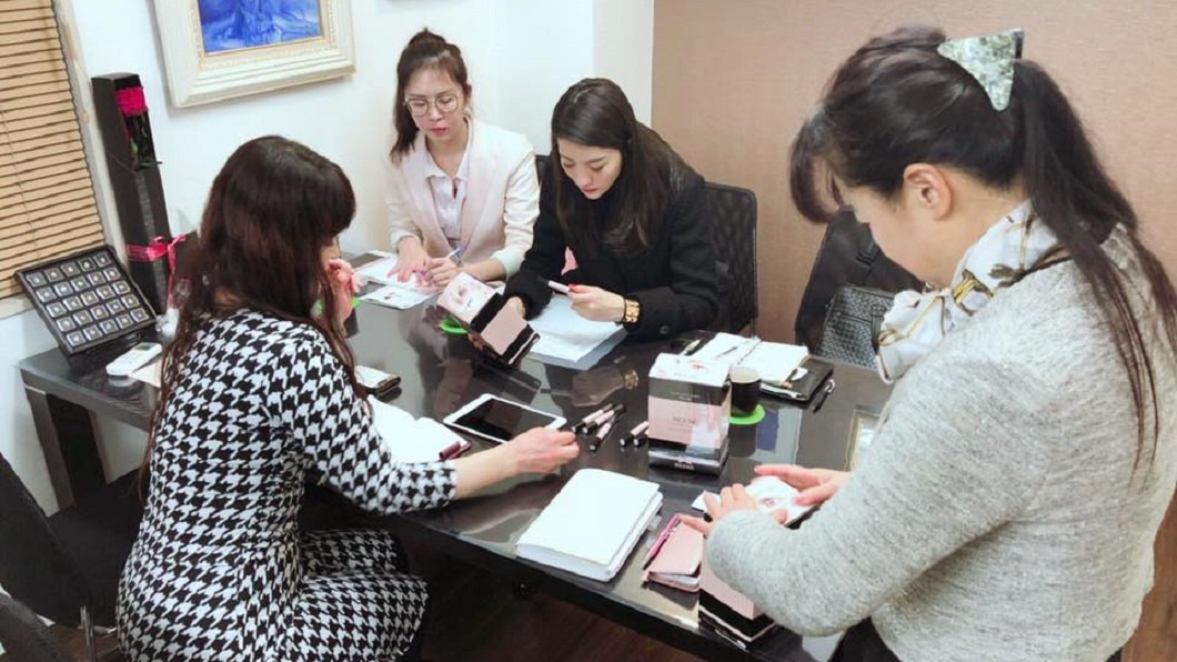 吳亞馨臉書時常分享會議紀錄照