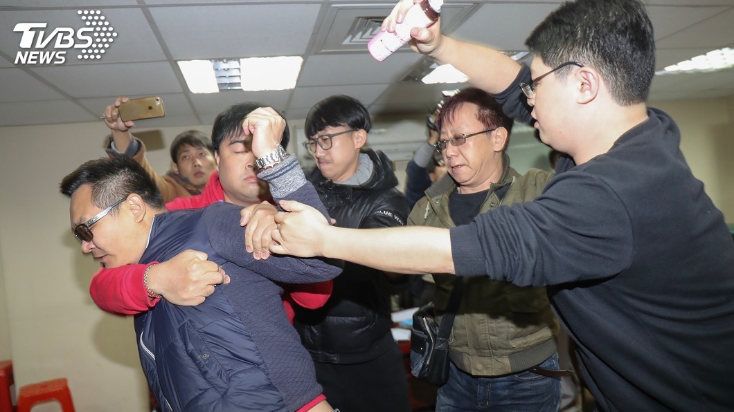 北社記者會遭抗議 警帶回3男釐清案情