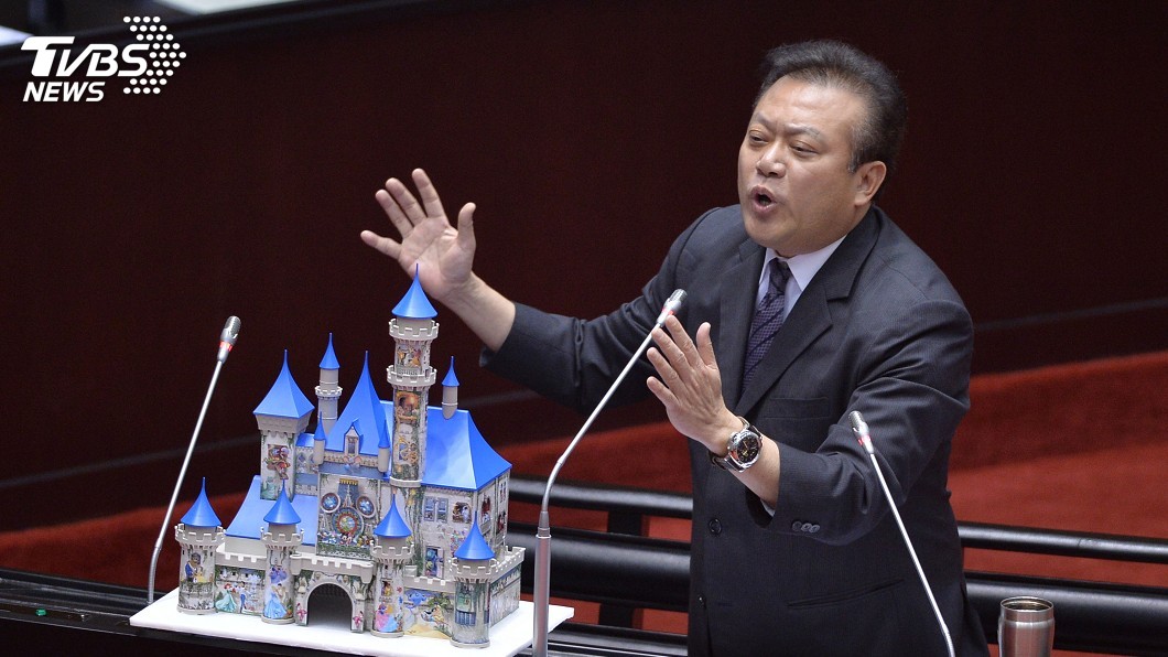 蘇震清帶迪士尼城堡質詢 盼賴揆開展屏東