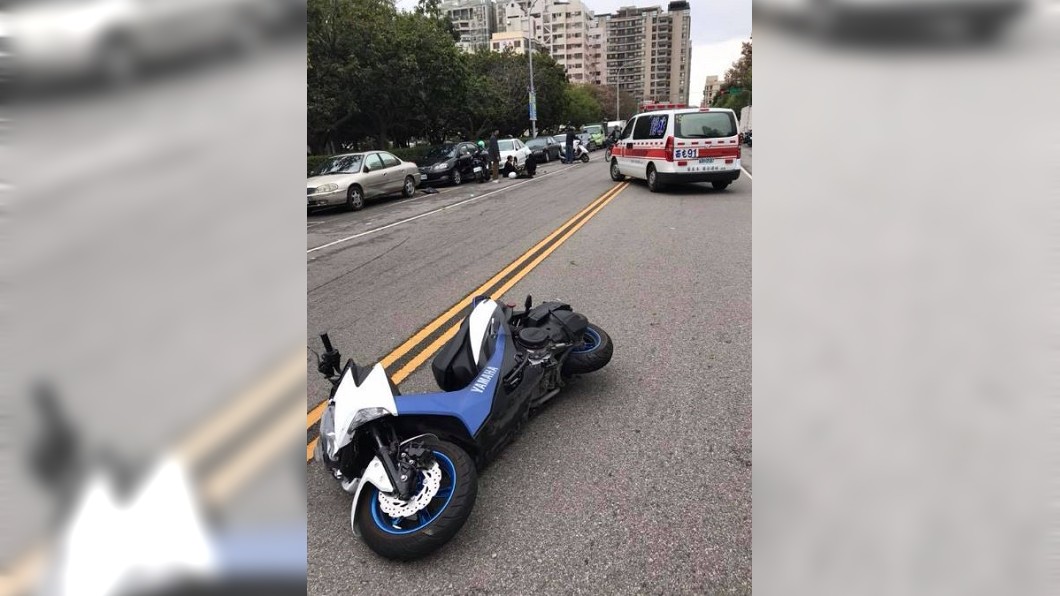 目睹車禍!他救人遲到 老闆碎唸「多事」:全勤扣不扣?