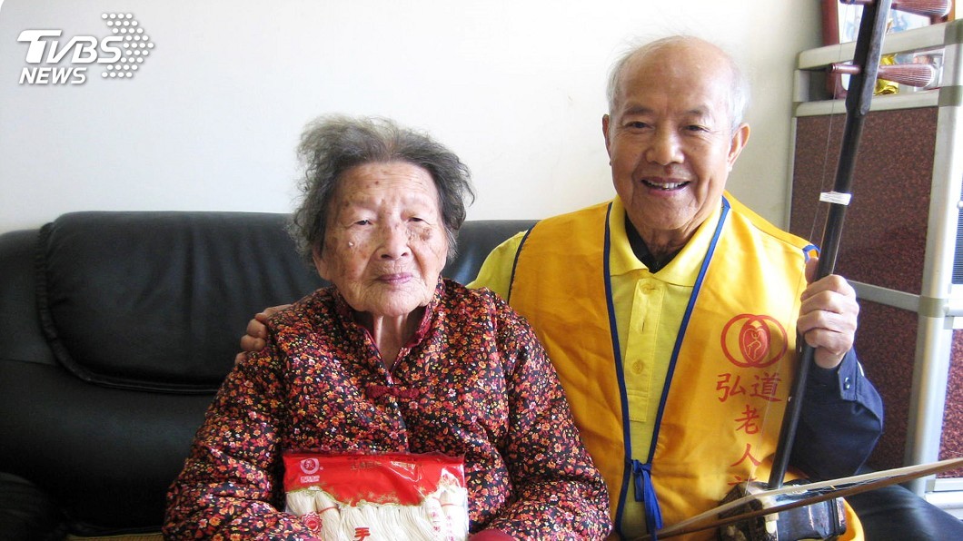 想再見姊妹一眼 90歲老志工助獨老圓夢