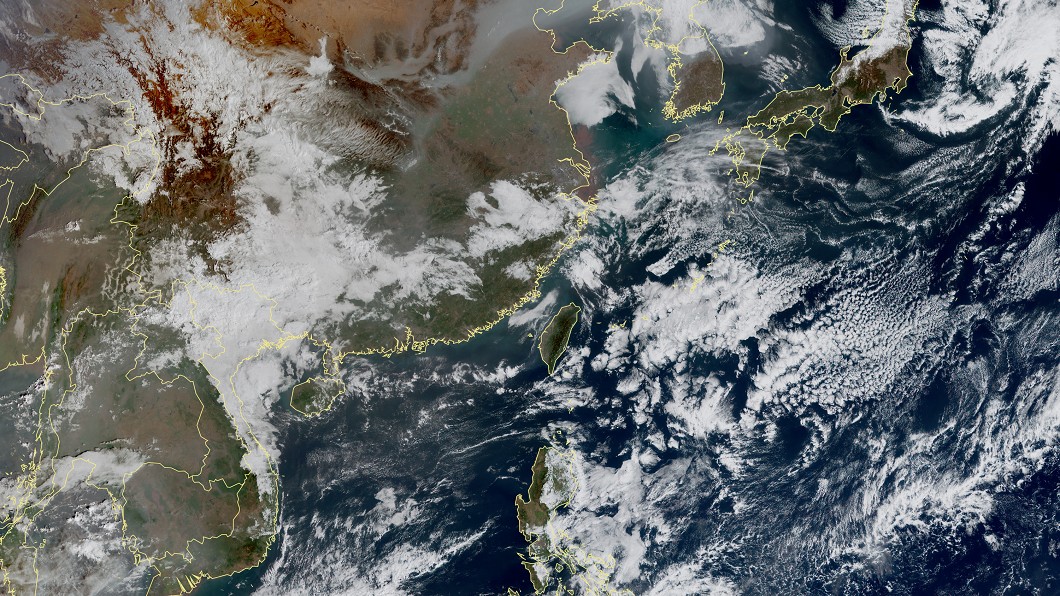 今天除東半部地區有零星短暫雨外,其於地區大多可見陽光。圖/翻攝中央氣象局