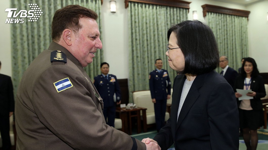 蔡總統贈勳尼國總司令　感謝推動軍事合作