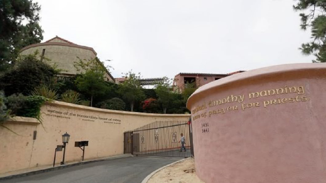 ２位修女隨後在未經教區同意下，把修道院平價轉賣給一名餐廳老闆，但未成功。圖／翻攝CBS NEWS
