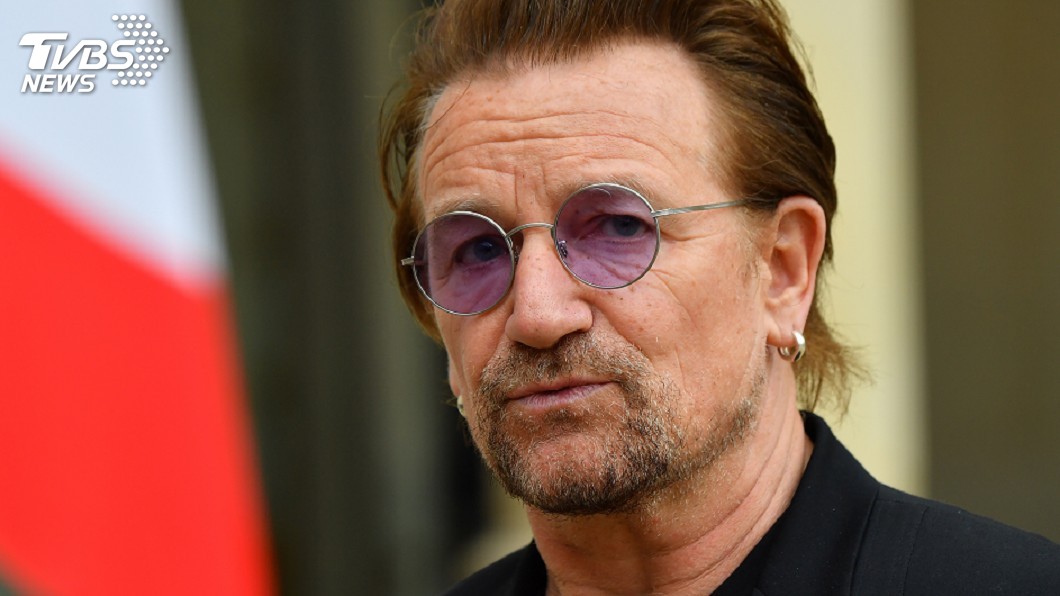 煙霧機害的？U2主唱波諾驚失聲　柏林演唱會中途喊卡