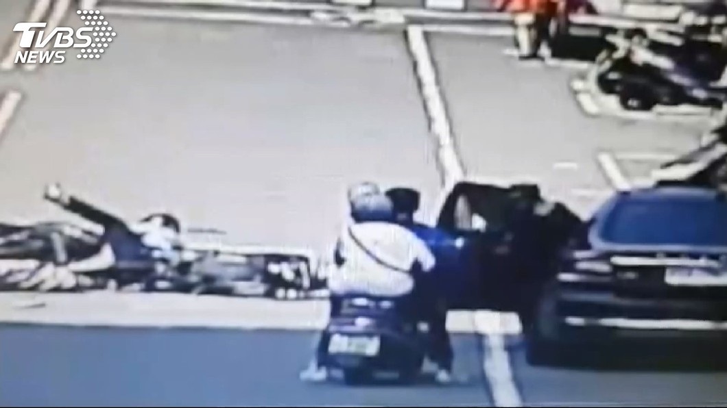 肇事的王姓轎車駕駛和男大生阿傑,遭檢方依過失致死罪移送。(圖/TVBS)