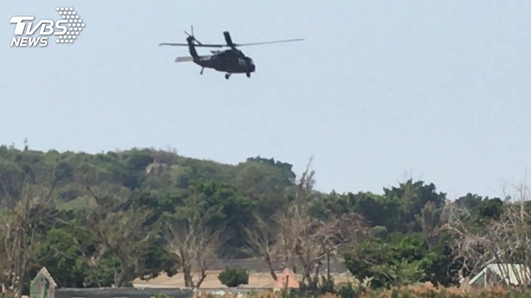 預警降落林園 黑鷹直升機返航