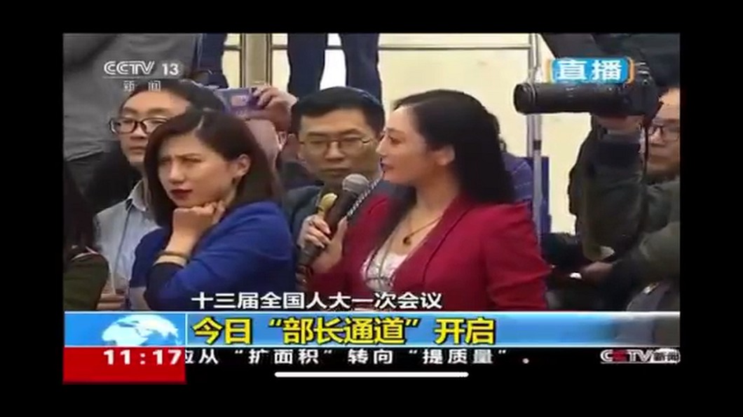 據傳公司不滿女記者行為有損形象,會後被召回嚴懲。圖/翻攝自 YouTube