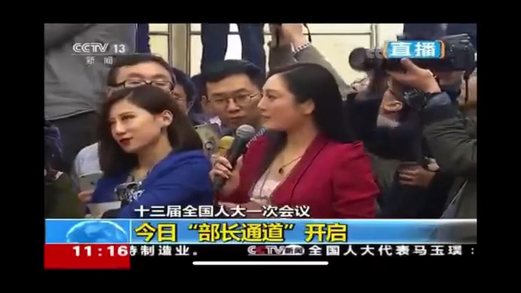 超有戲!不滿同業問題好多 女記者大翻白眼爆紅