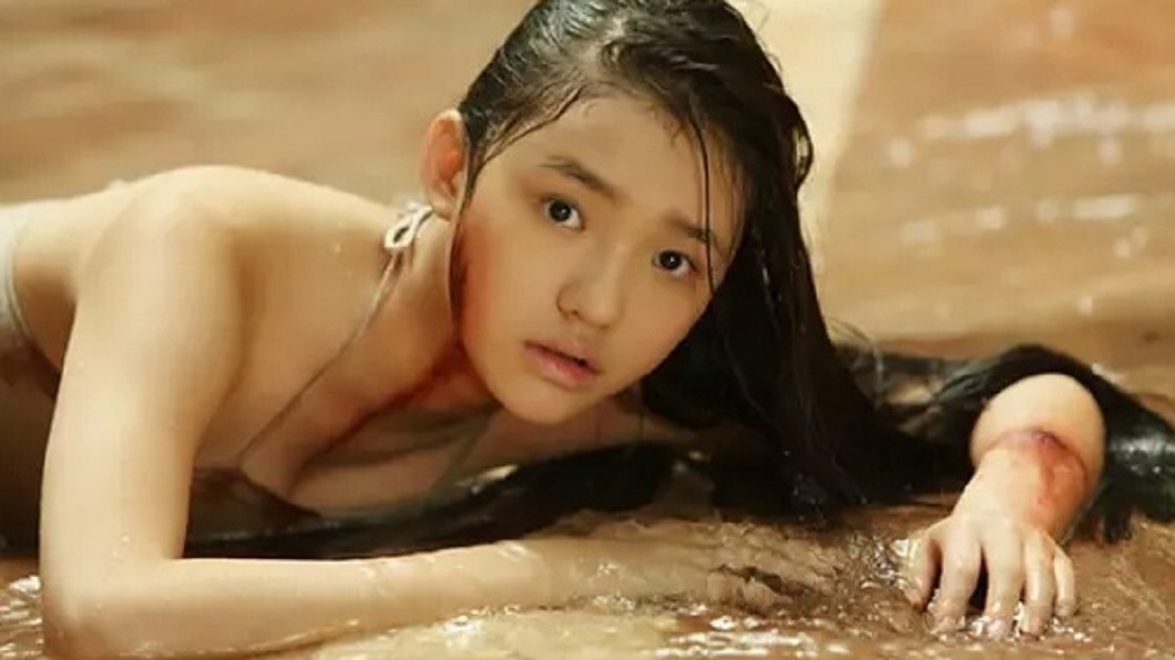 林允演出美人魚姍姍一角爆紅,成為備受矚目的「星女郎」。圖/翻攝自 微博 電影美人魚
