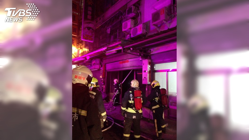 中市住宅凌晨火警 救出受困母子3人